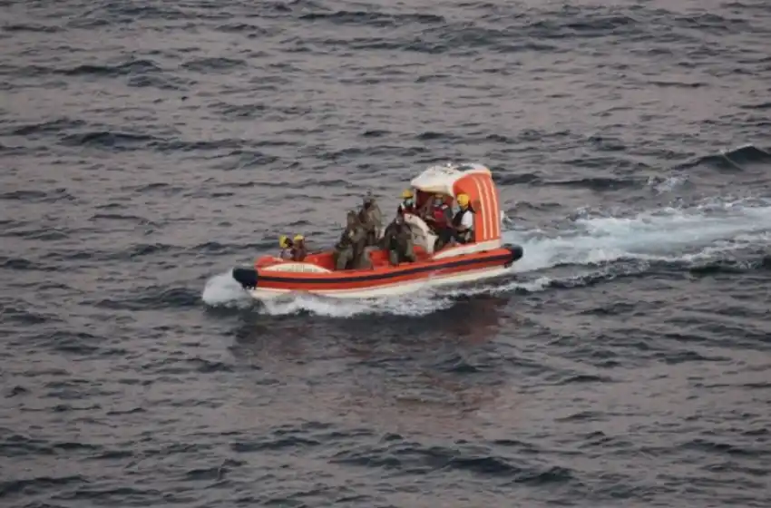 La Marina de EEUU rescató a dos pescadores iraníes que estuvieron ocho días a la deriva