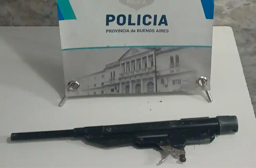 Atrapan a "motochorro": intentó robar un auto con una "tumbera"