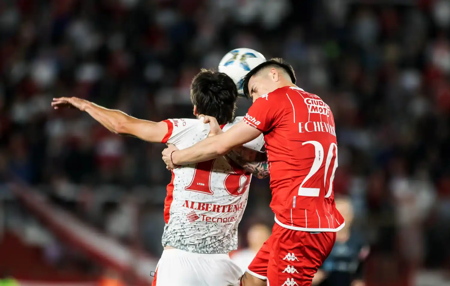 Albertengo y Echeverría buscan imponerse por arriba.