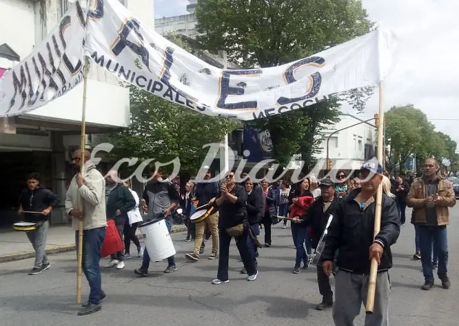 Municipales vuelven a sus puestos pero con quite de colaboración