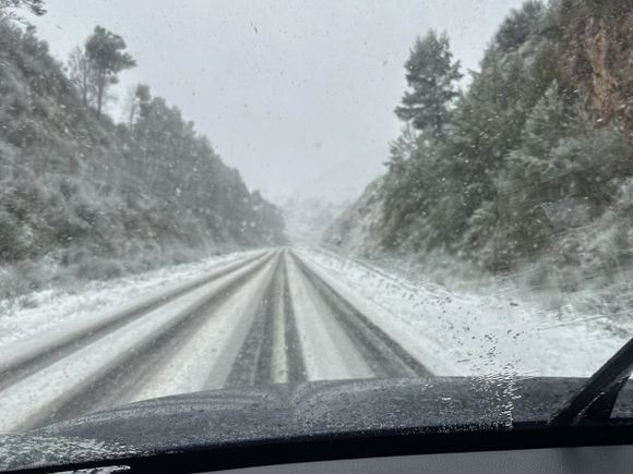 El invierno llegó con nieve en Sierra de la Ventana: Fotos y videos