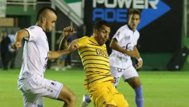 La autocrítica de Tevez: "Estoy jugando mal, no me siento cómodo"