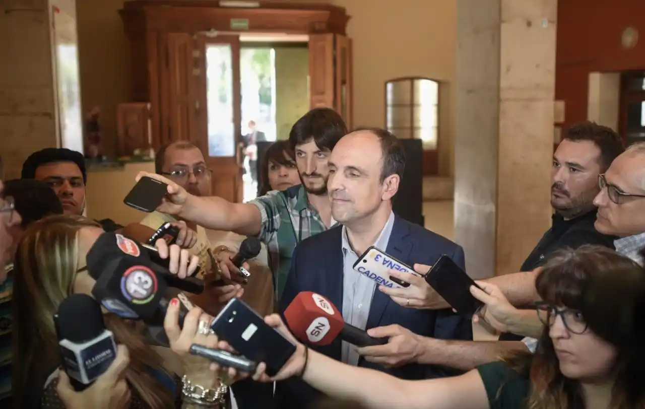 Corral celebró el plan de pavimentación urbana lanzado por la provincia