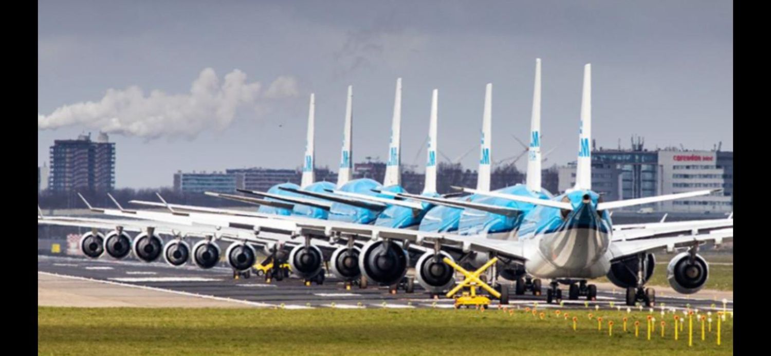 [Fotogalería] Pitufos en Schiphol: La flota de KLM replegada en Amsterdam esperando un día mejor