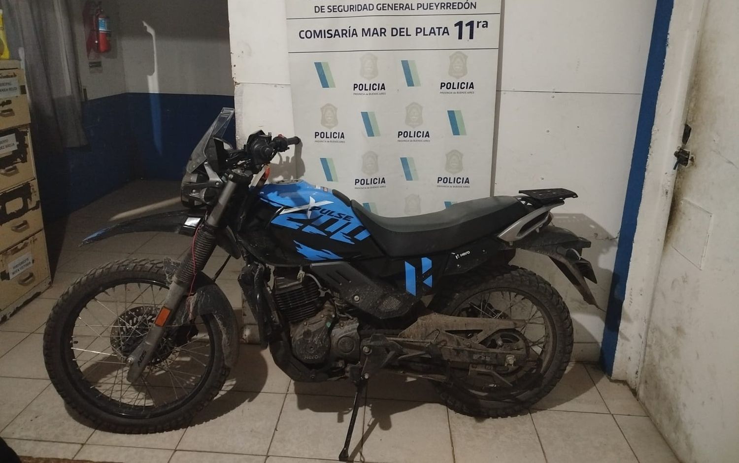 Atrapan a dos menores que circulaban en una moto robada