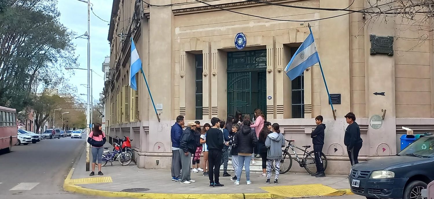 Mejora la alumna golpeada y hubo sanciones para la agresora