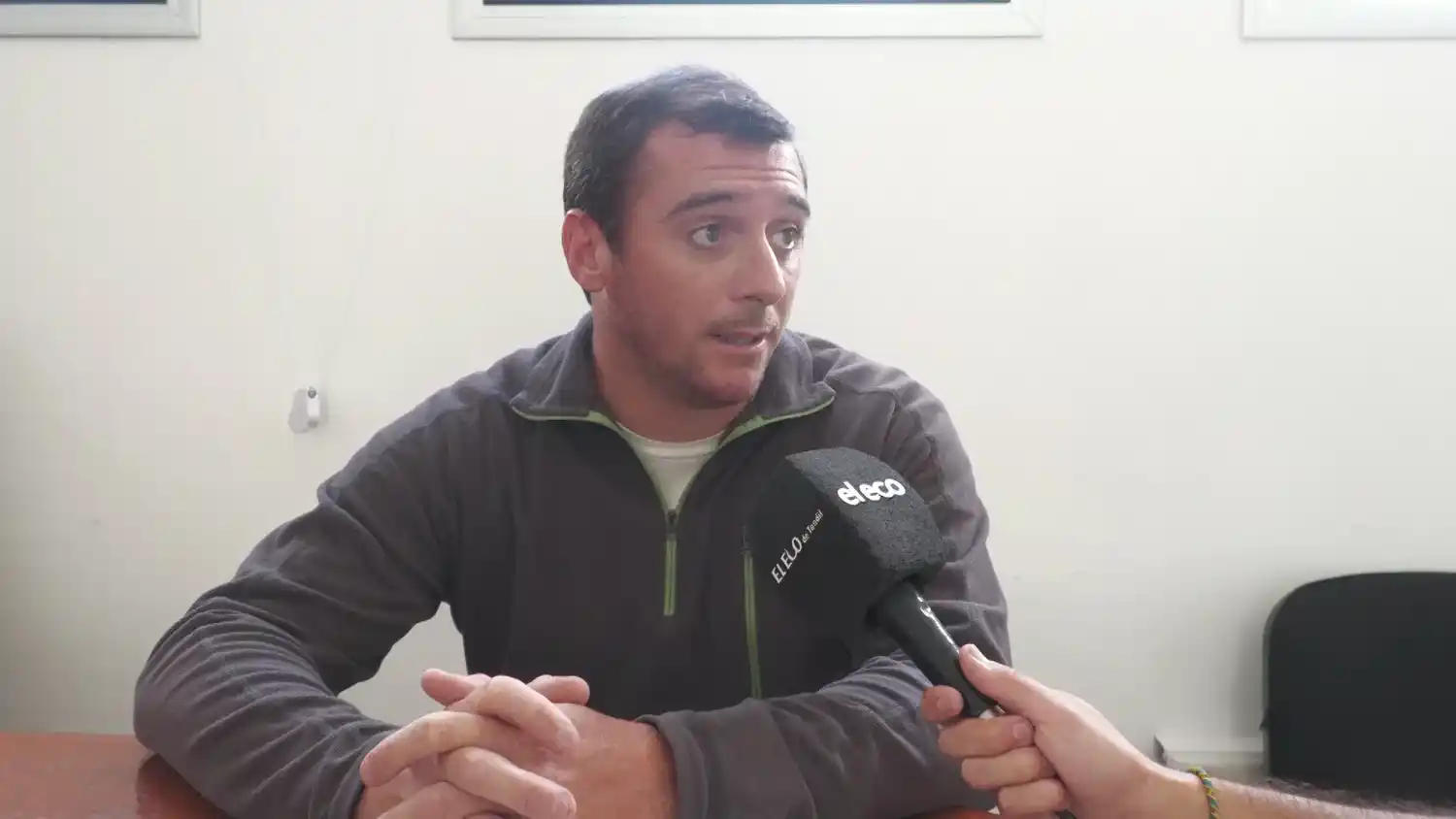 El funcionario detalló que la base de datos de la Oficina de Empleo cuenta actualmente con unas 2.480 personas registradas, de las cuales 1.450 fueron derivadas a entrevistas laborales.