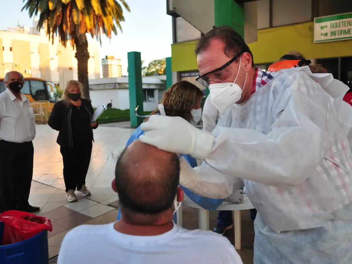 Test de covid para todos los viajeros, no solo para los egresados 