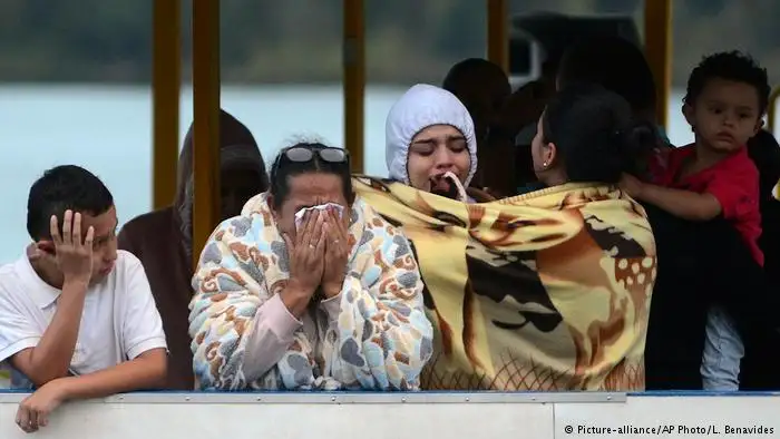 Embarcación turística se hunde en Colombia con 150 pasajeros a bordo