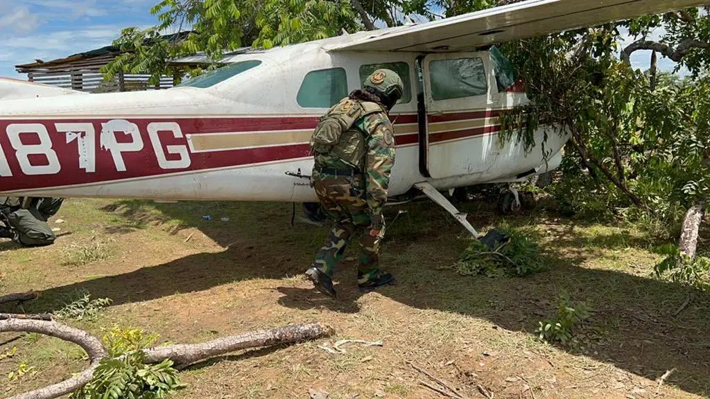 ÚLTIMAS OPERACIONES DE LA FANB: neutralizan una narcoavioneta, desmantelan campamento e incautan 60 panelas de drogas