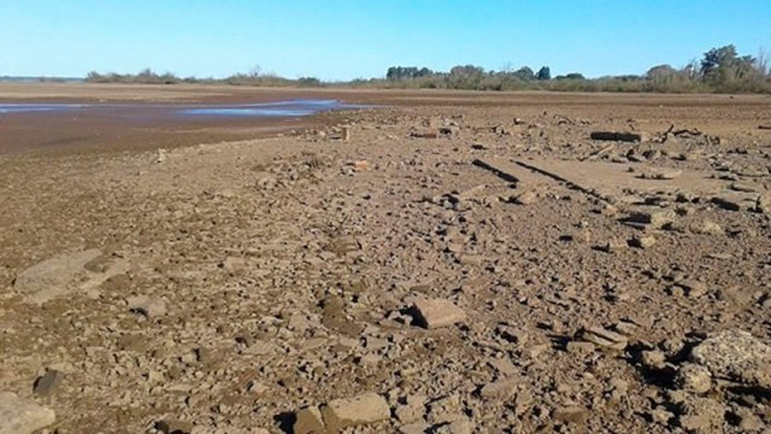 FOTOS: Por la bajante del río Uruguay, emergieron las ruinas de la “vieja Federación”