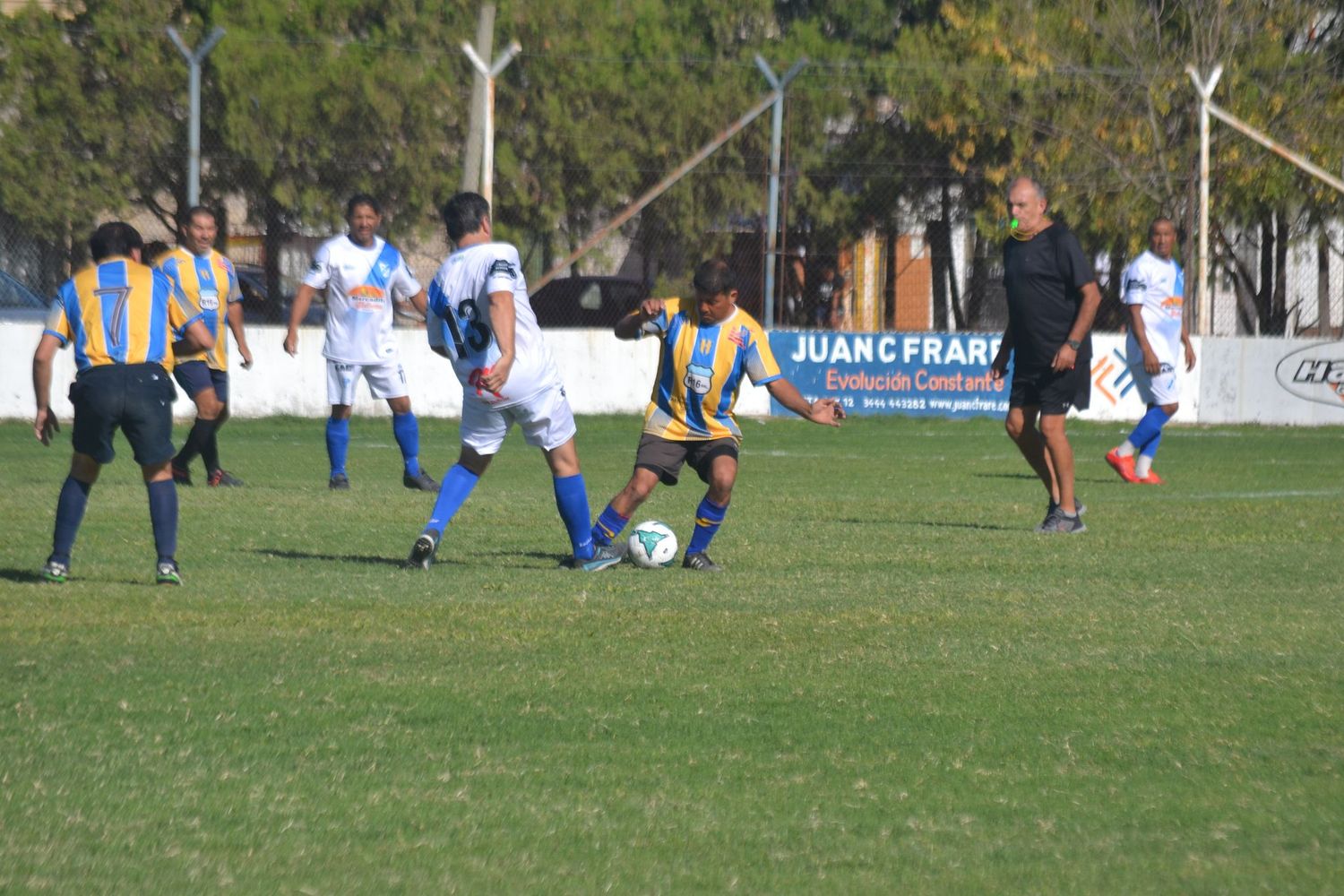 La Liga de Veteranos sigue creciendo en Gualeguay. Torneo bien organizado, cumplimiento extricto de los horarios anunciando la próxima fecha para el venidero sábado a partir de las 13,00 horas en cancha de G. Central.