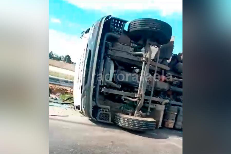 Vuelco de un vehiculo de gran porte en Ruta 34