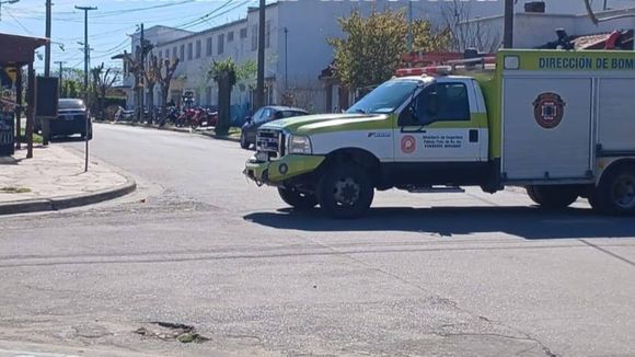 Amenaza de bomba en dos escuelas de Miramar: evacuaron a alumnos y docentes por precaución