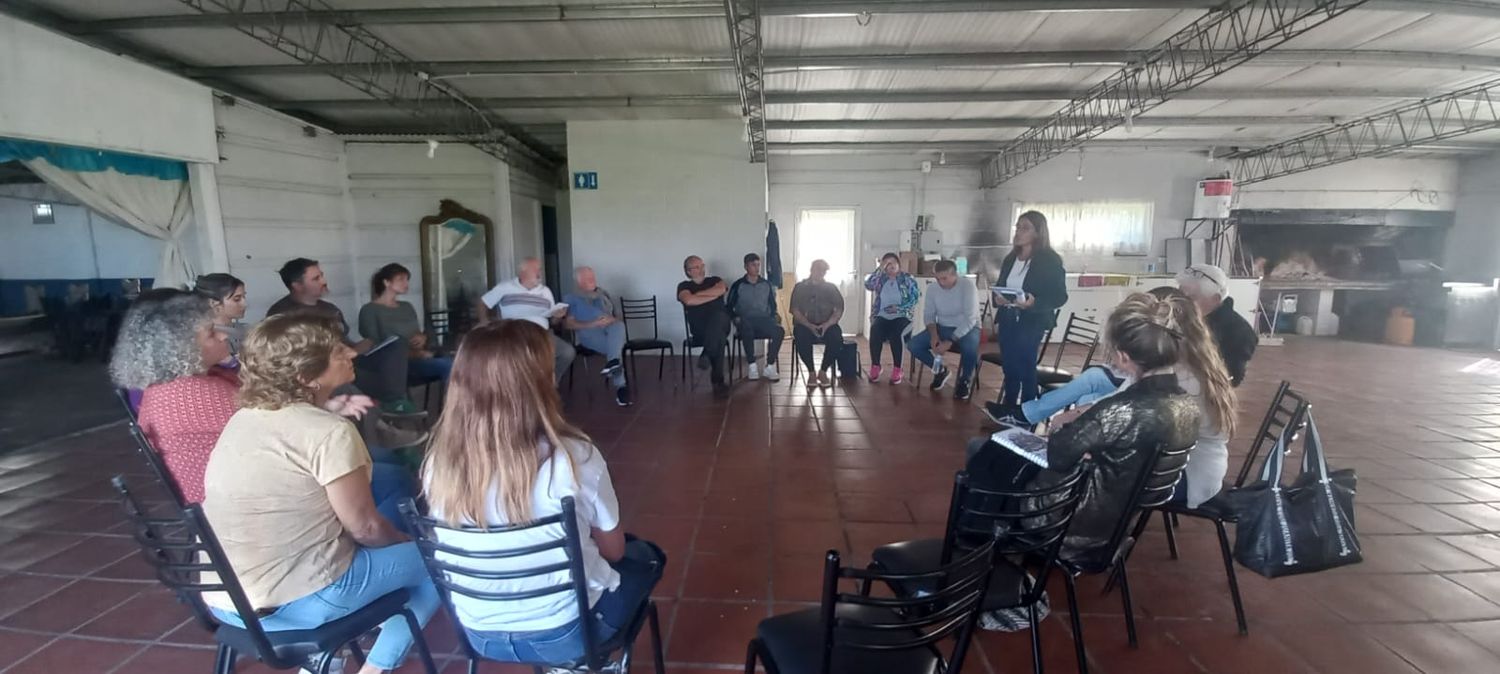 Vecinos, autoridades y docentes se reunieron en Azucena