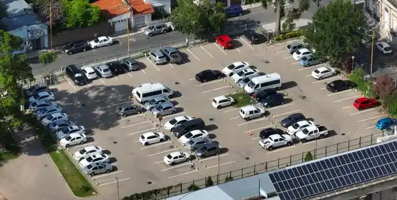 Amplían el monto para gasto de combustible de la flota oficial