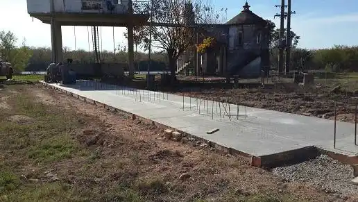 Instalan un colector en la toma de agua cruda del río