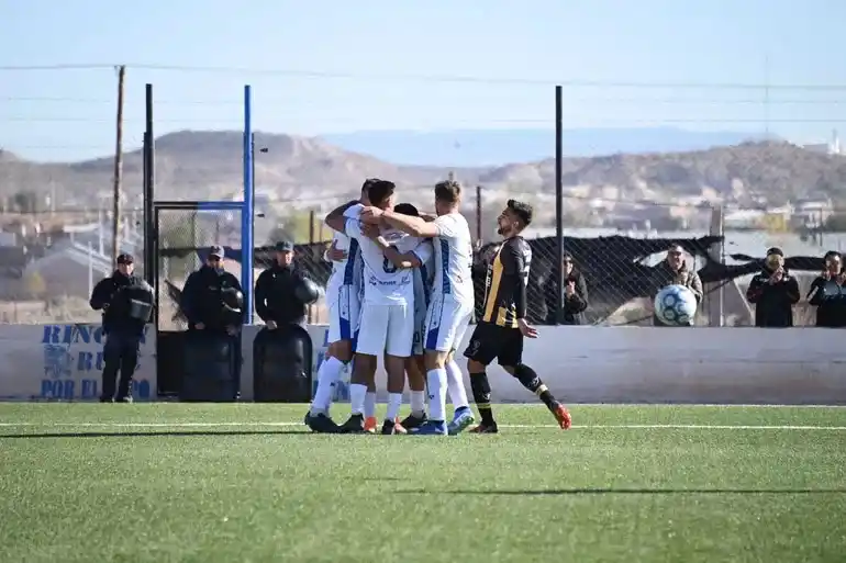 Deportivo Rincón festeja un gol | Foto: LM Cipolletti