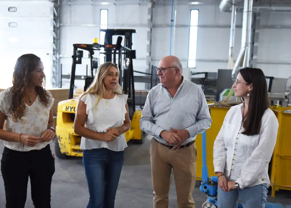 Trabajo conjunto entre sector público y privado genera innovación: Nuevo ladrillo de PET en Crespo