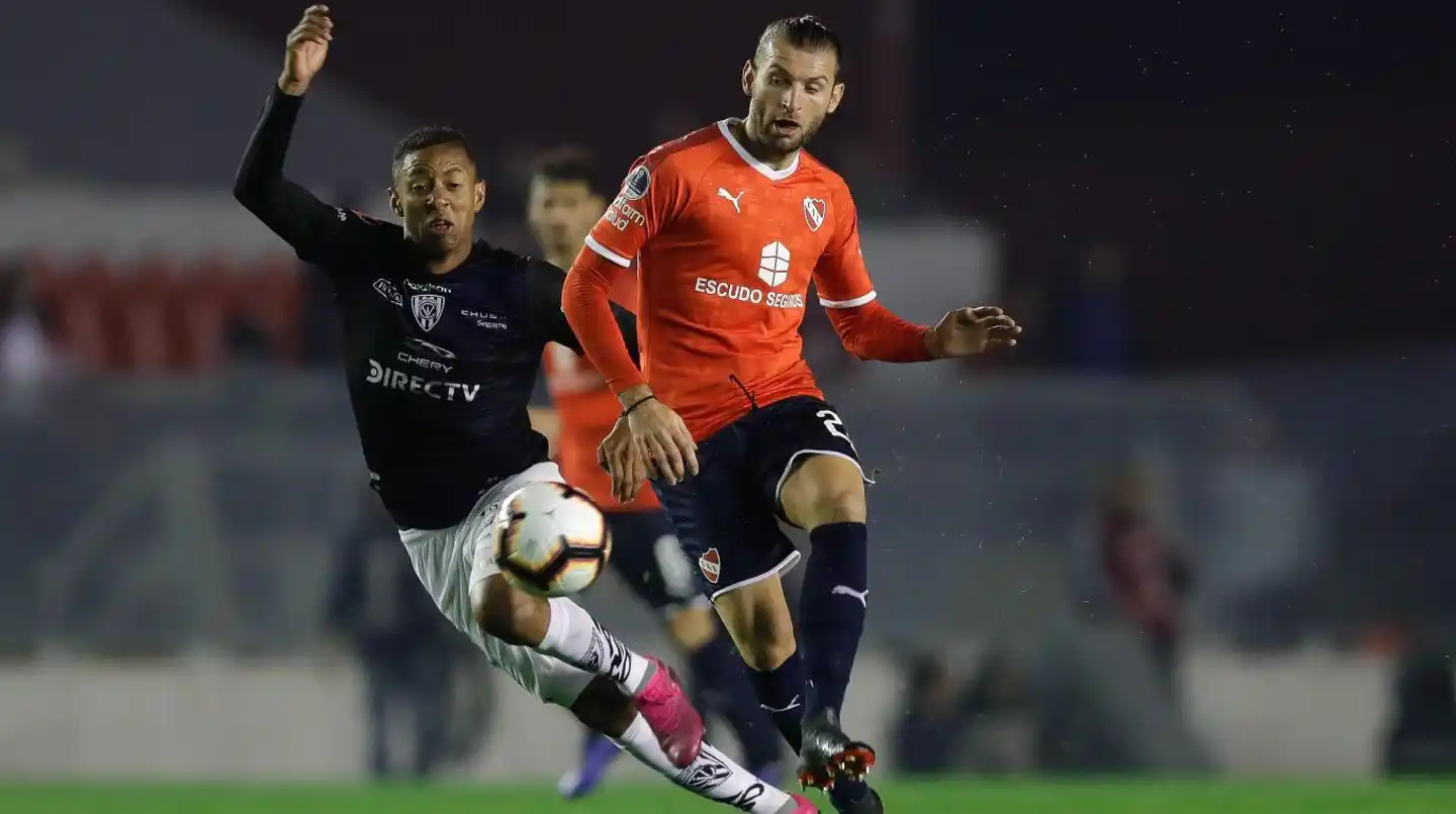 La FIFA inhibió a Independiente por incumplir la deuda con Gastón Silva