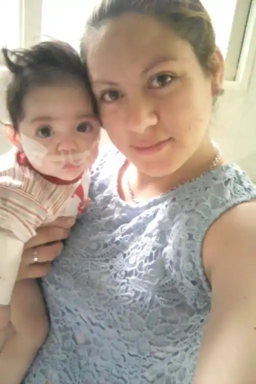 Tuvo una beba prematura y necesita cambiar de domicilio