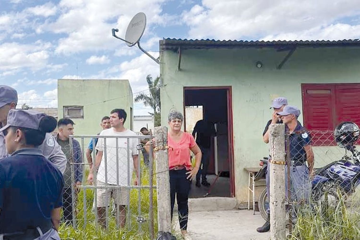 Revuelta y confusión en Lote 111 por la
presencia policial en un módulo abandonado