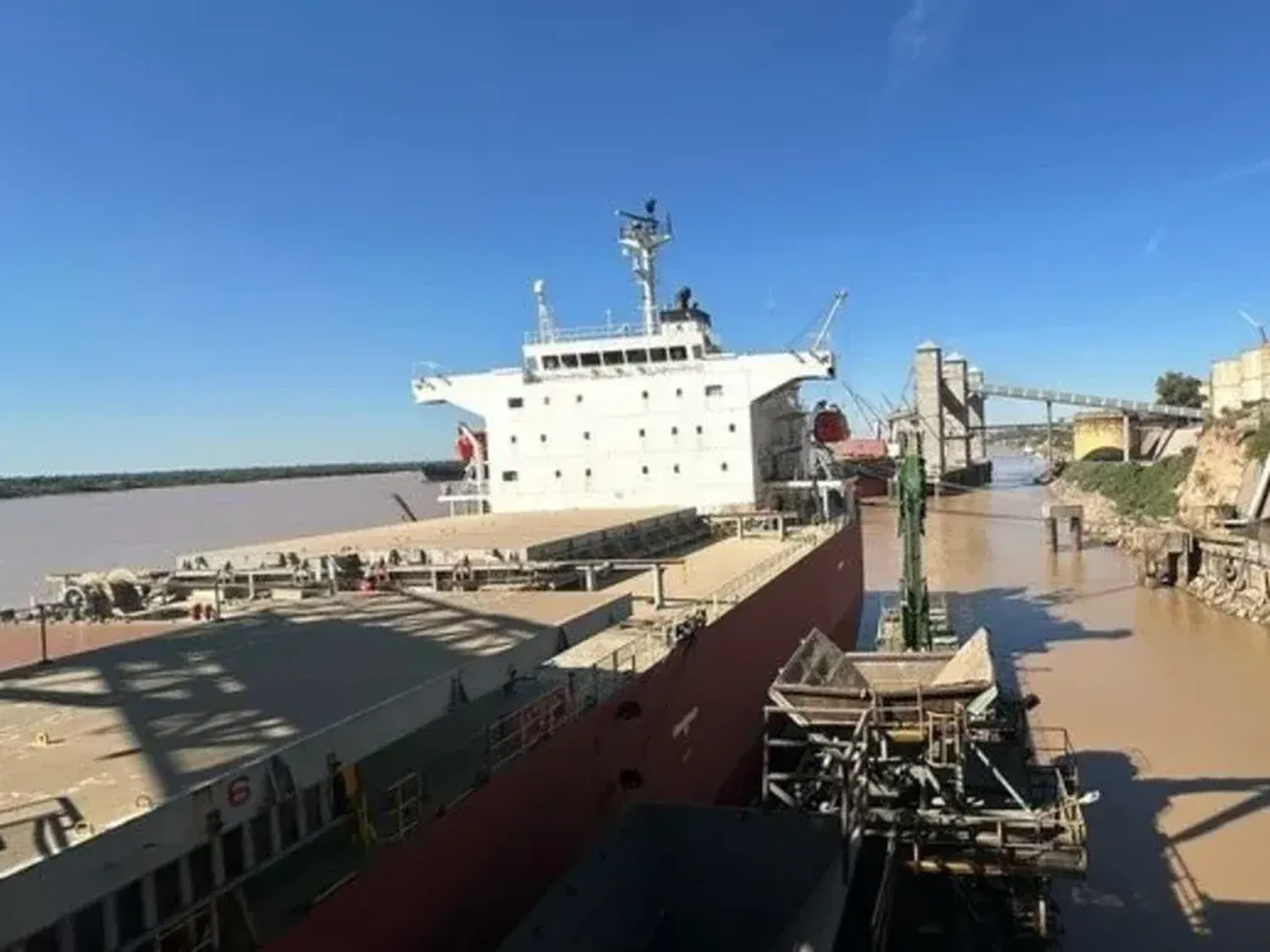 Asciende a más de 400 kilos el cargamento de cocaína detectado en el barco anclado en el puerto de Vicentin