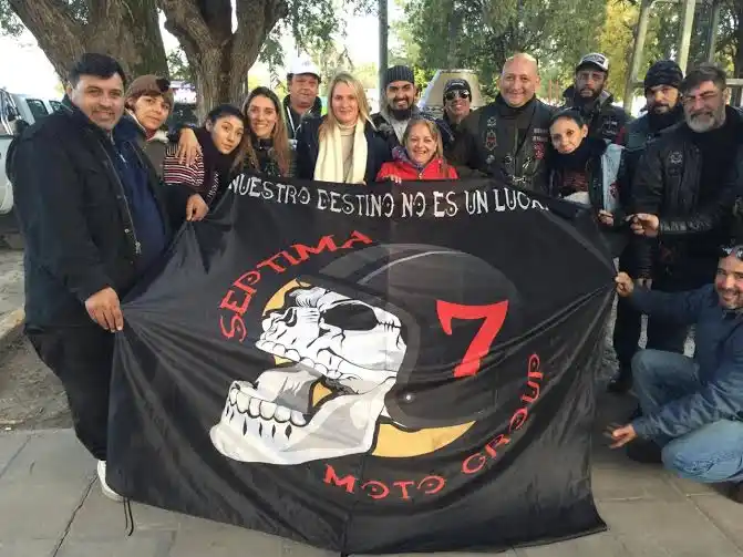 Baradero recibió ayuda de un grupo de motoqueros 
