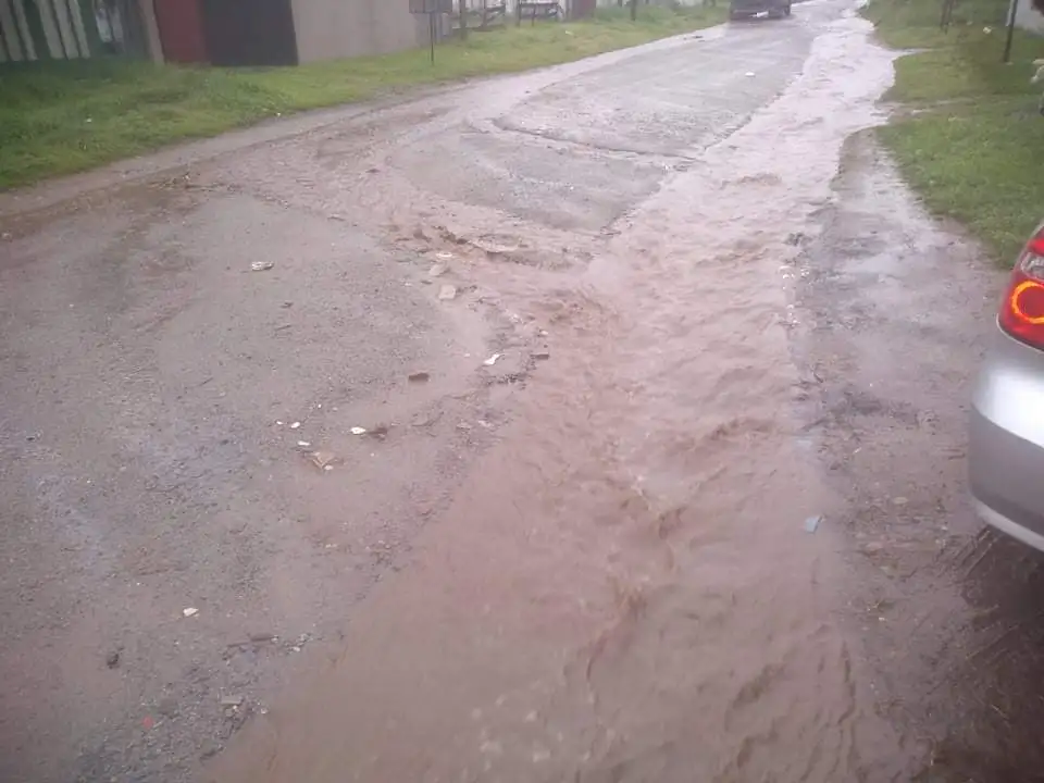 Vecinos de Riato al 2300 reclaman respuestas del Municipio por el abandono de la calle