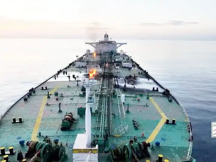 La Marina británica denunció que un buque mercante sufrió un ataque con granadas y armas automáticas en el Mar Rojo