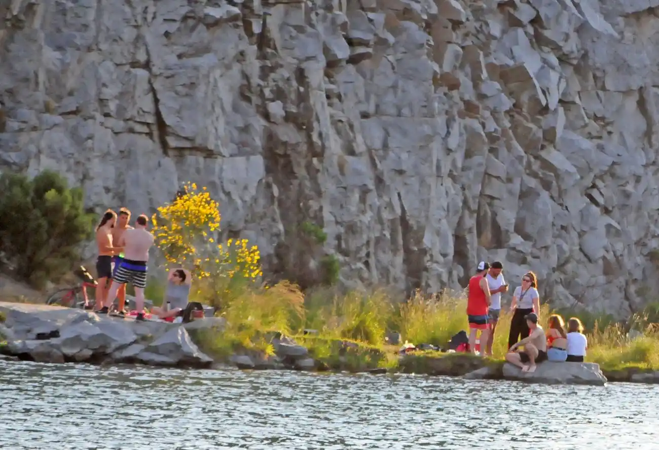 La Justicia dispuso medidas para evitar el ingreso a las cavas de Cerro Leones