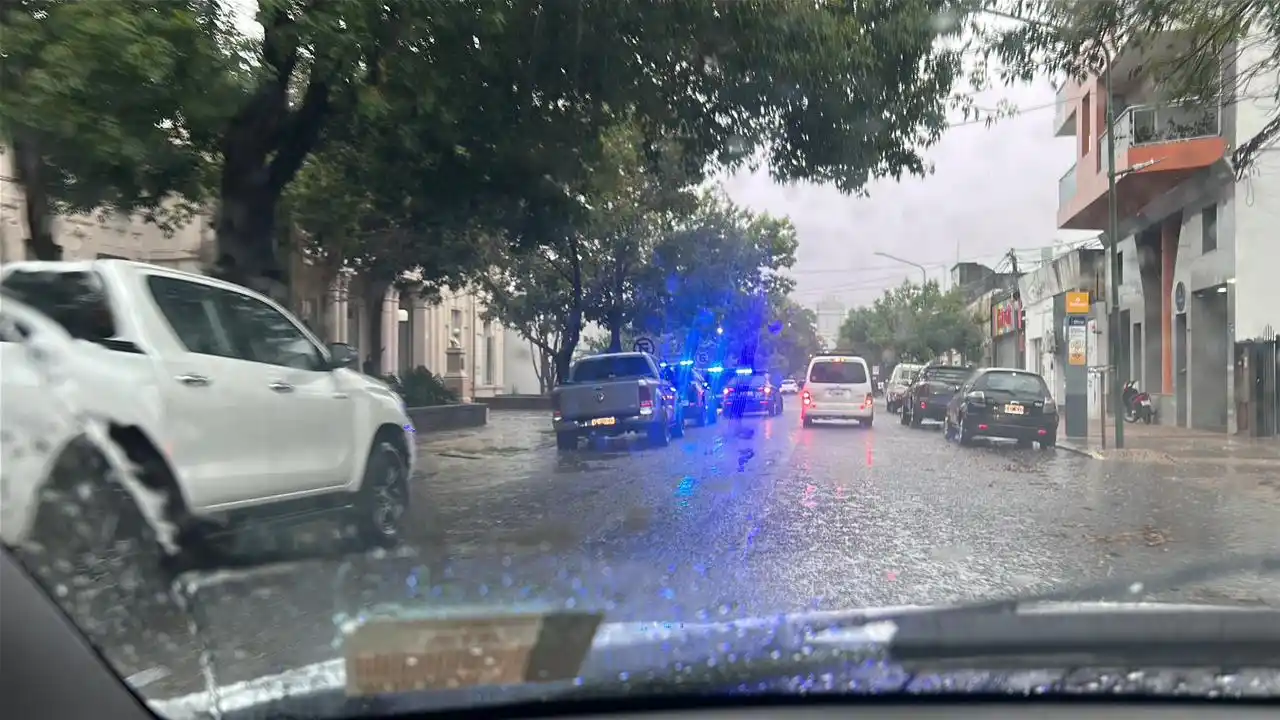 Despliegue policial en Escuela Alberdi por un alumno presuntamente armado, ¿qué ocurrió? - 1