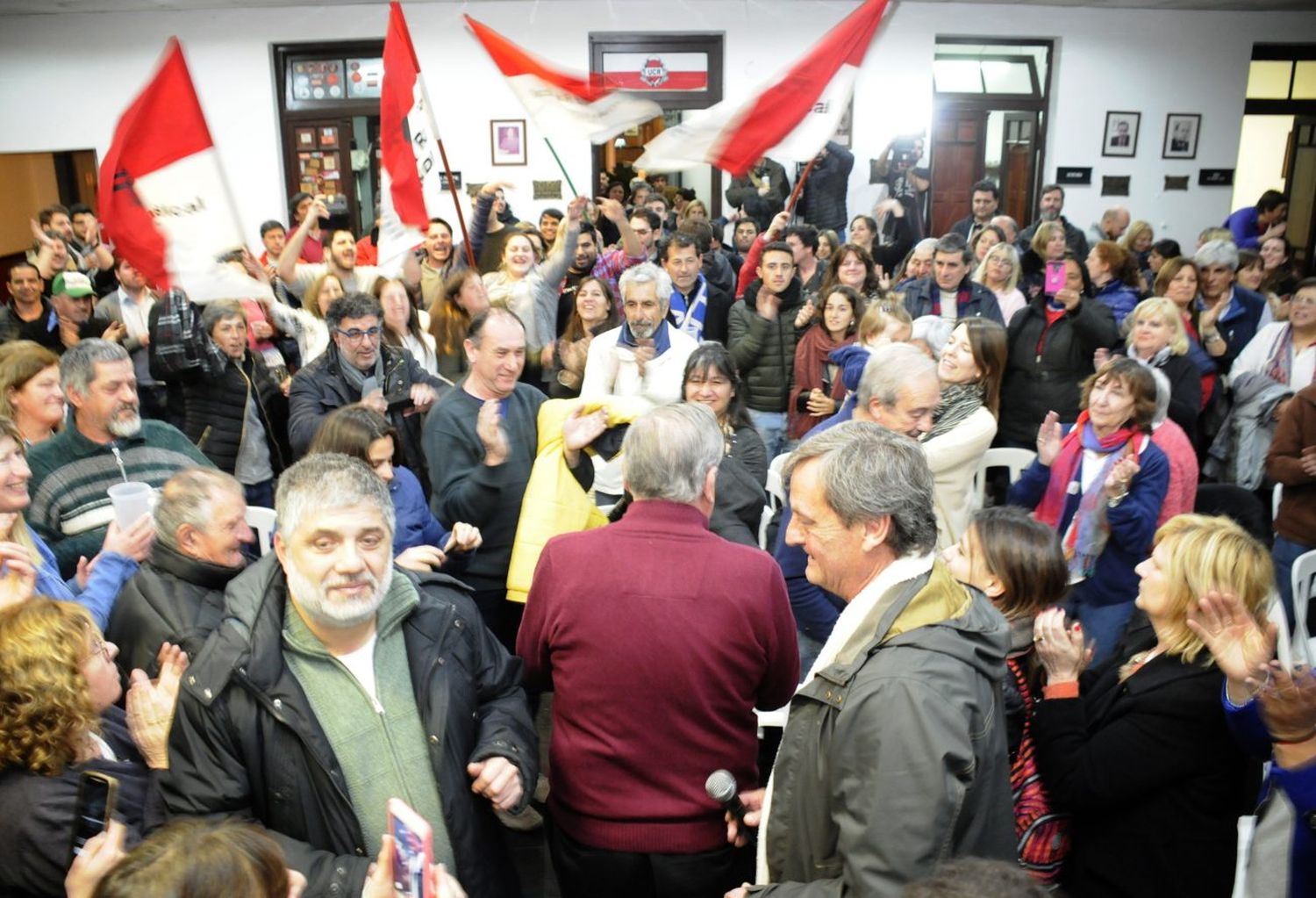 Los circuitos electorales mostraron un triunfo de Lunghi en el centro y de Iparraguirre en barrios