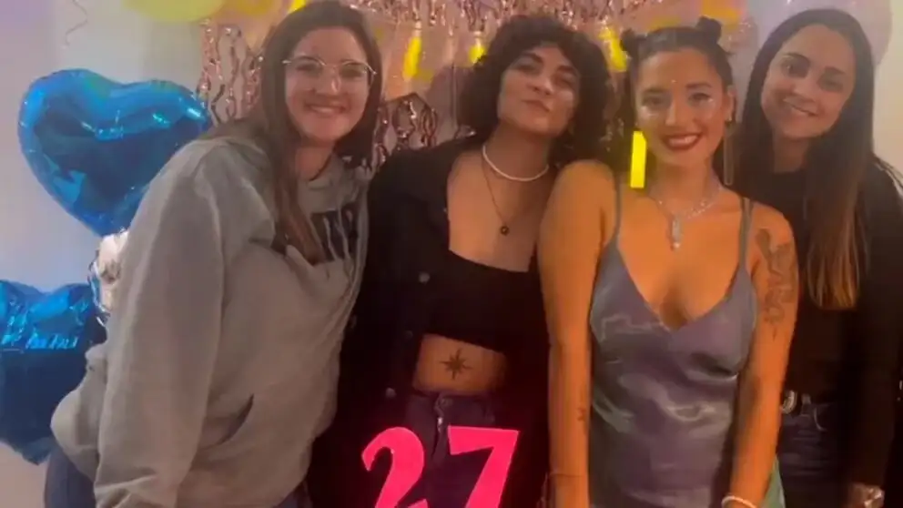 Jana Maradona estuvo rodeada de amigas y sus seres queridos
