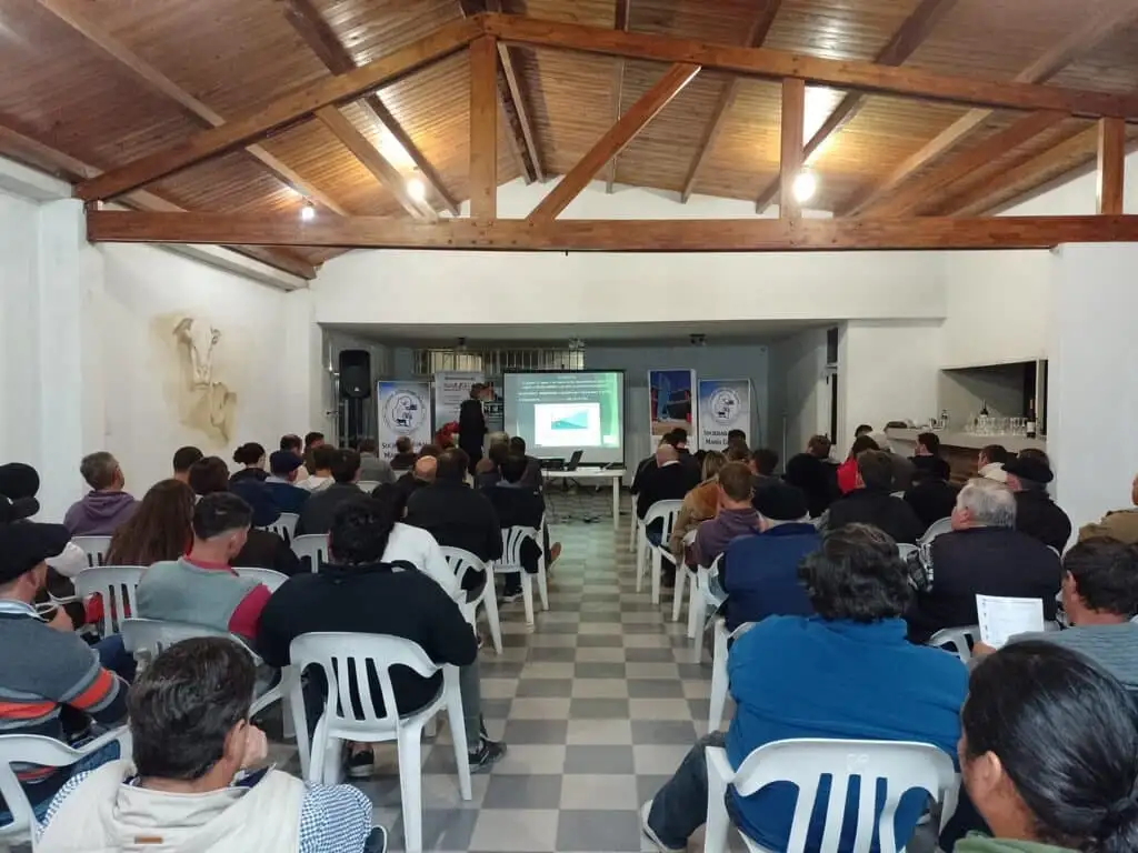 En el marco de la Expo Rural María Grande se brindó una charla técnica para productores ganaderos
