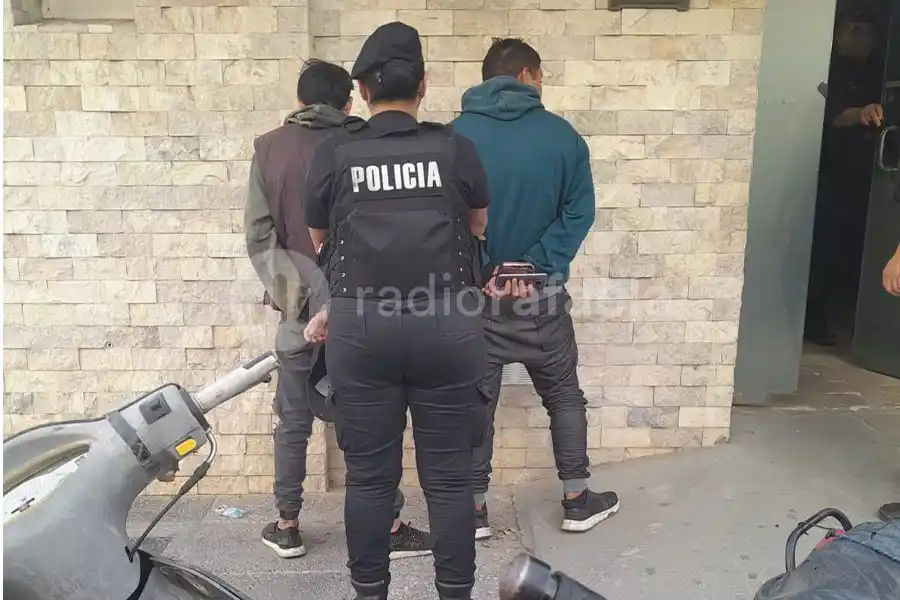 Tira el "ladrillo" y esconde la mano