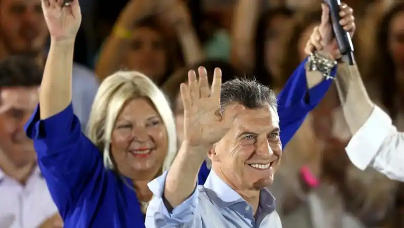 Después de votar, Macri se reunió con Carrió y funcionarios