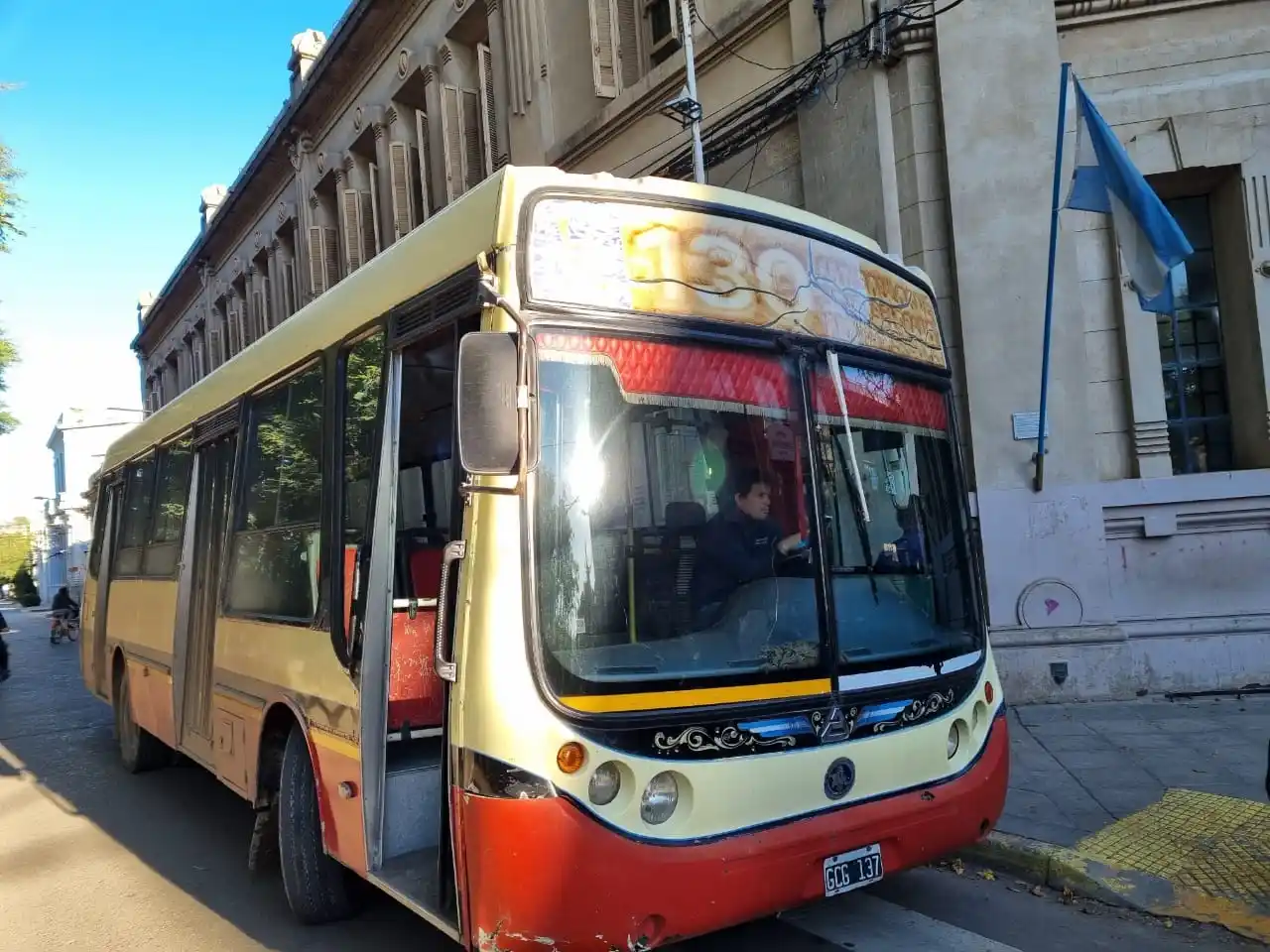 Reclaman por la falta de transporte escolar.