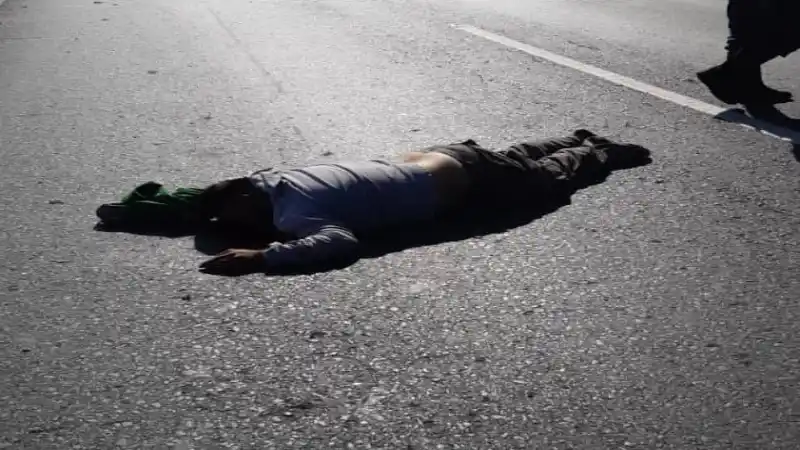 EL CARRO SE FUGÓ: muere motorizado al derrapar en la autopista Francisco Fajardo