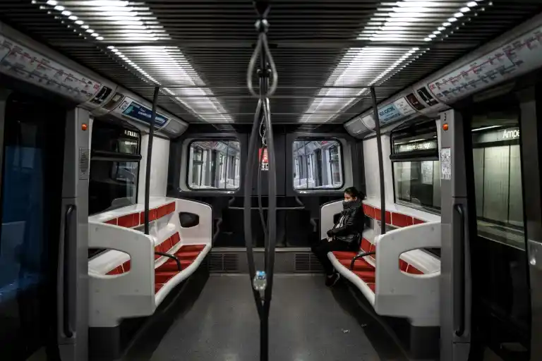 Numerosos países se suman a la cuarentena obligatoria para intentar frenar la pandemia