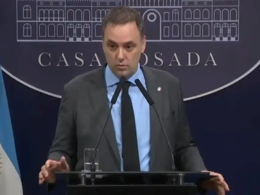 El vocero presidencial, Manuel Adorni, este jueves en conferencia de prensa. Crédito: Presidencia de la Nación