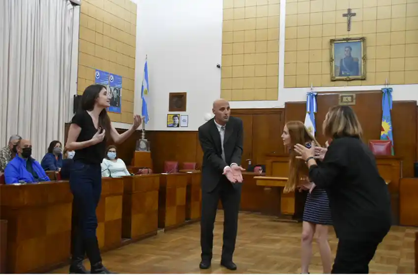 Se estrenó una obra de teatro protagonizada por empleados municipales sobre la Semana Santa de 1987