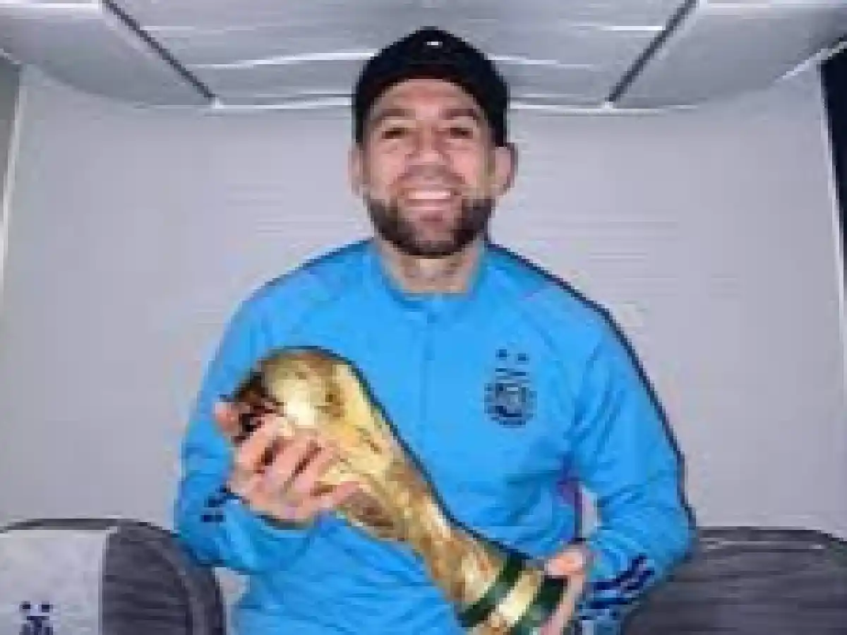 Otamendi rechazó la primer oferta del Benfica y quedaría libre