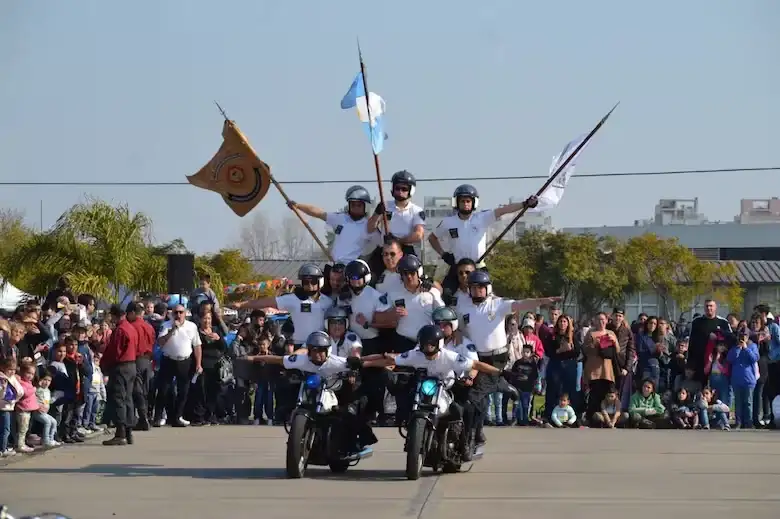 La Brigada Blanca de la Policía Federal Argentina dará una exhibición en el desfile del 9 de Julio
