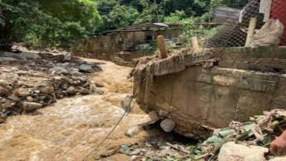 INUNDADOS, AISLADOS Y SIN ELECTRICIDAD los andes de Venezuela tras las fuertes lluvias
