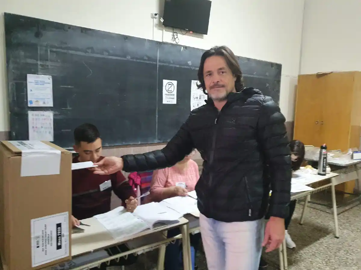 Cassinerio emitió su voto: “Es una oportunidad que tenemos los ciudadanos para defender la democracia”