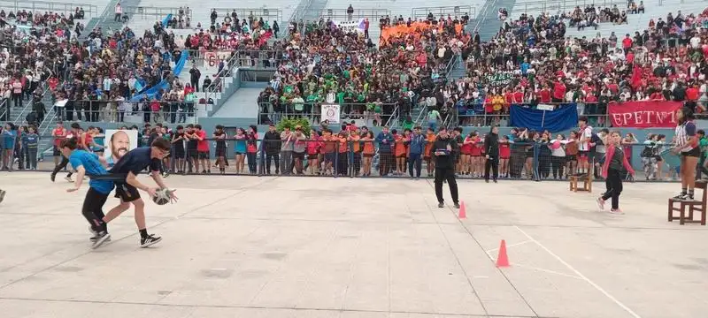 Colorida fiesta estudiantil con el tradicional Telematch
