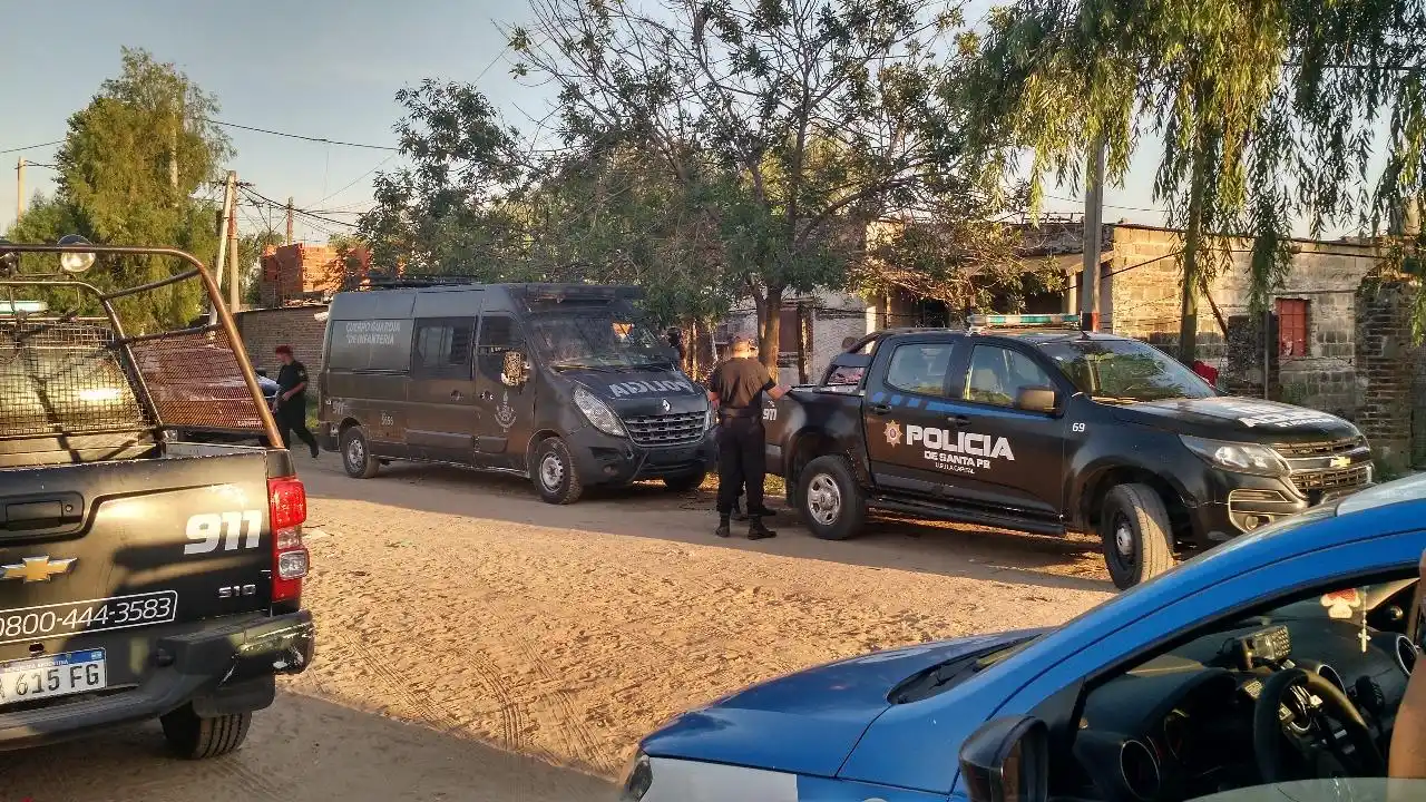 Falsos policías ingresaron en una vivienda de Santa Rosa de Lima