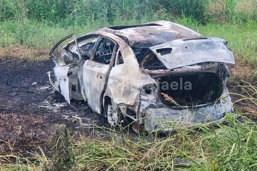 Despiste, incendio total del vehículo y una víctima fatal en la ruta 80S