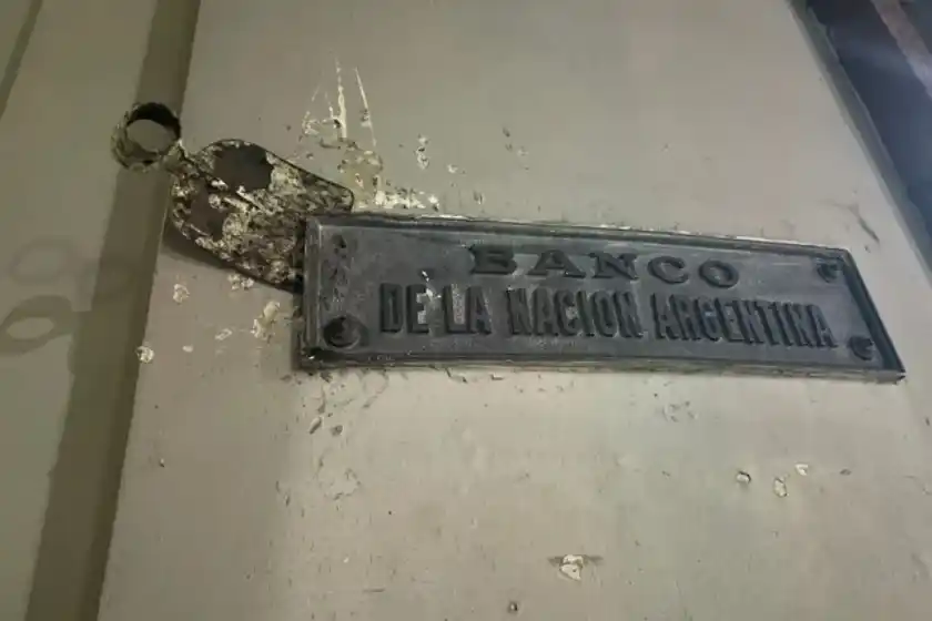 Placa de Banco Nación.